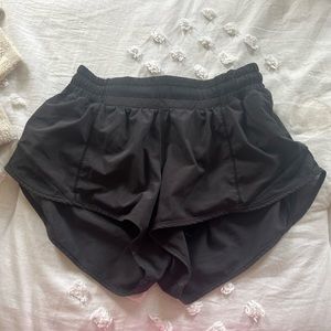 black lululemon hotty hots 4 2.5